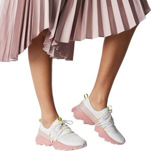 Sorel Women’s Kinetic Impact Lace Sneakers EUC